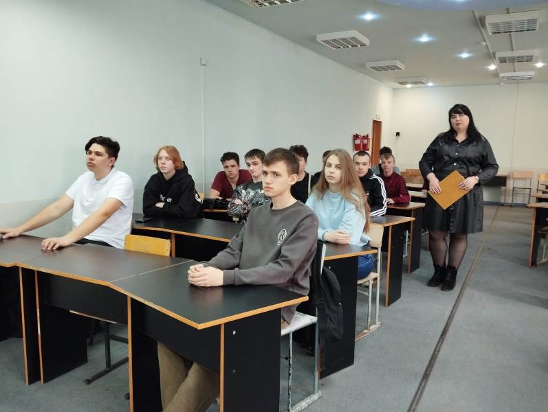 В Бийском государственном колледже прошла лекция-тренинг «Социально-психологические причины и последствия зависимостей»  