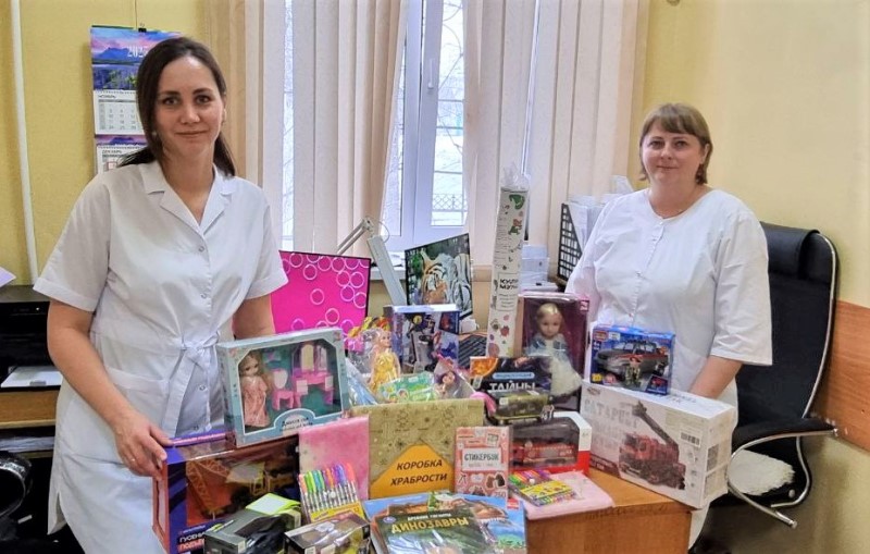 Игрушки из «Коробки храбрости» помогают маленьким героям из г. Рубцовска преодолеть боль и страх