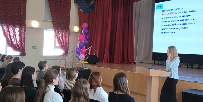 Учащиеся Алтайского краевого педагогического лицея-интерната проверили свои знания о ВИЧ в игре «Маршрут знаний»
