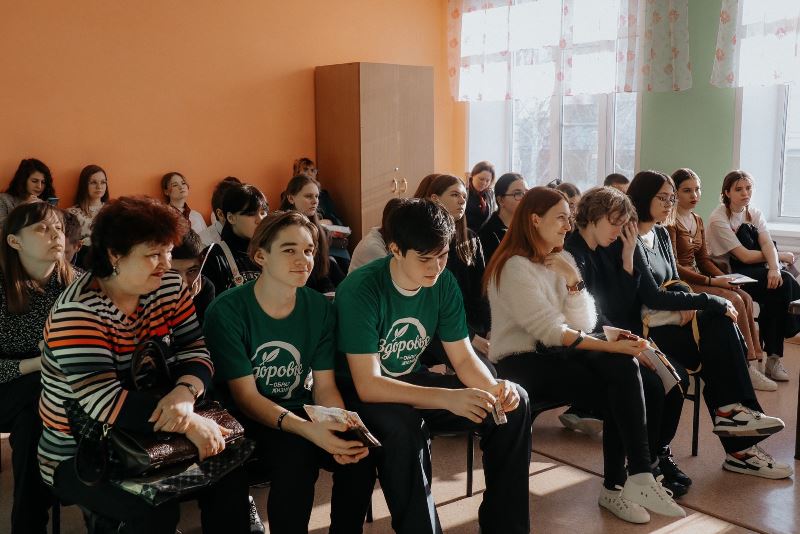 В рамках проекта «Шар» на базе МБУ ДО «БГДЮЦ» г.Барнаул было проведено интерактивное занятие, посвящённое профилактике ВИЧ-инфекции