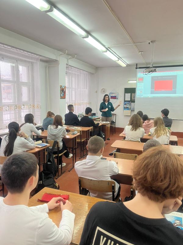 Врачи, журналисты и ученые: старшеклассники Бийской школы №34 приняли участие в интересной игре по профилактике ВИЧ
