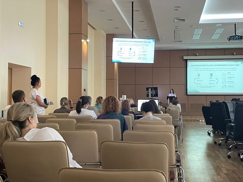 Специалисты СПИД-центра посетили с лекцией городскую больницу №5