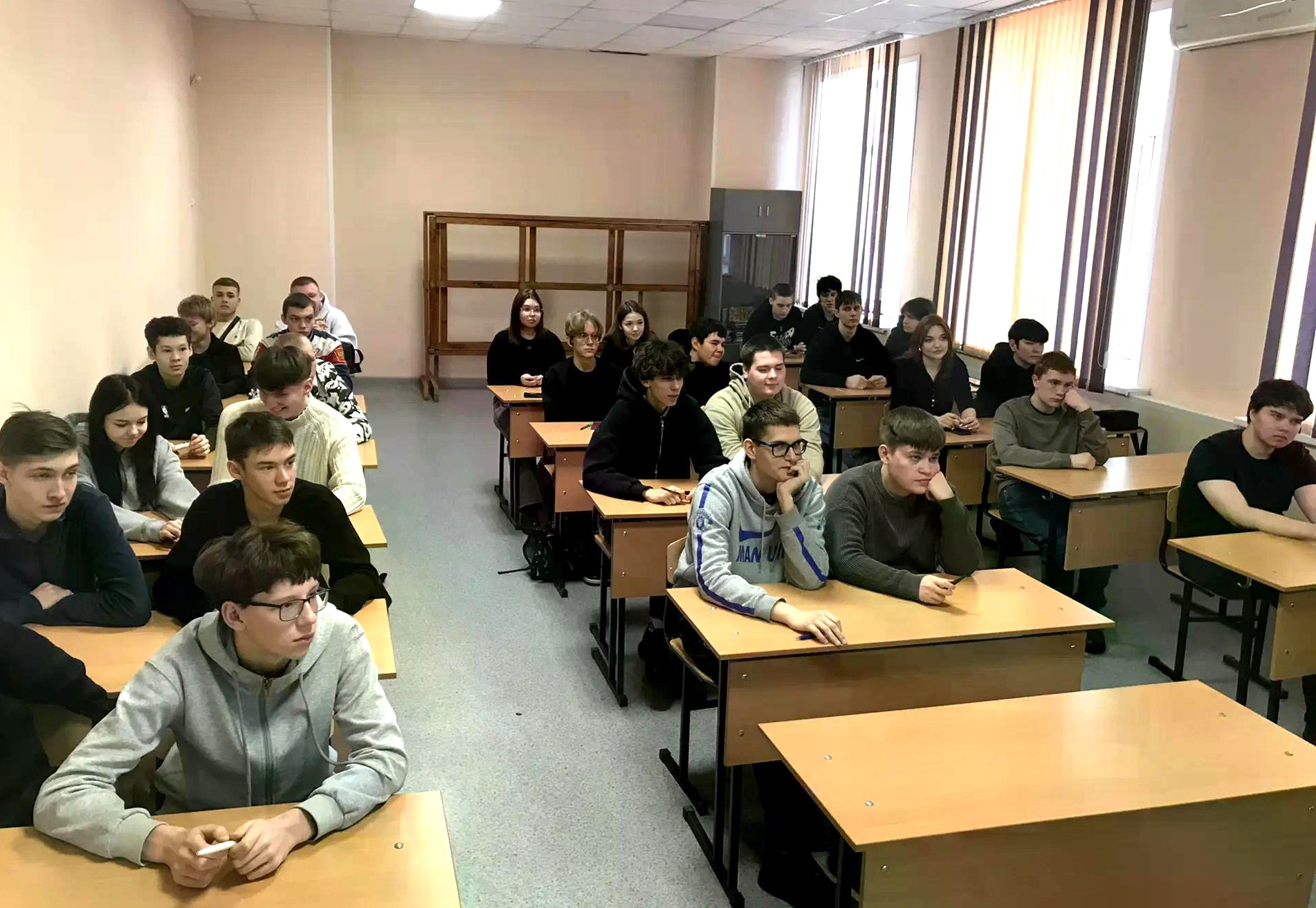 В Алтайском государственном колледже обсудили вопросы профилактики ВИЧ-инфекции и вирусных гепатитов В и С
