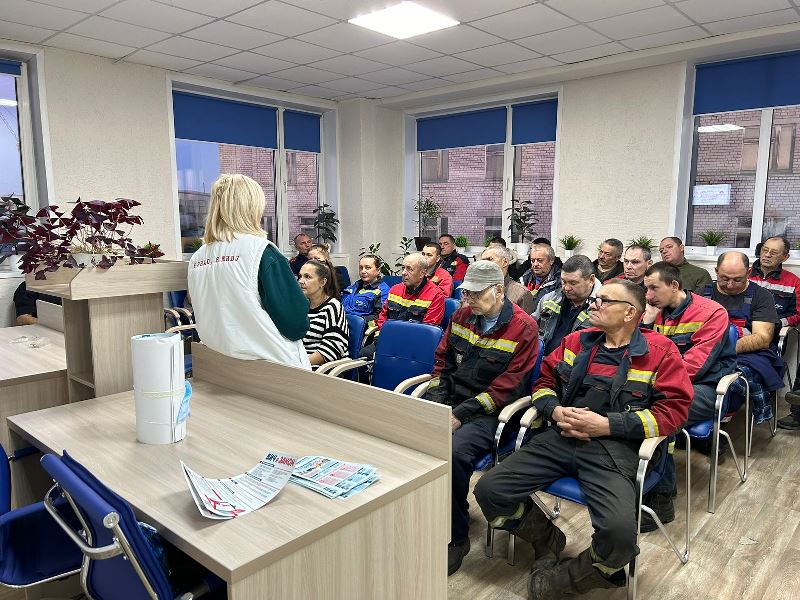 Сотрудники Барнаульской теплосетевой компании узнали больше о своем здоровье и профилактике ВИЧ-инфекции